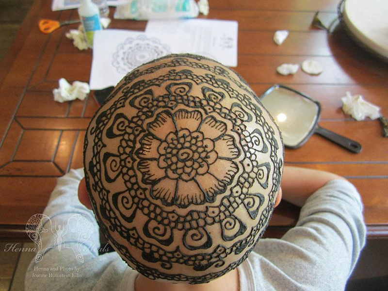 Illustration for article titled Henna Crowns Help Cancer Patients Bring Beauty to a Difficult Time